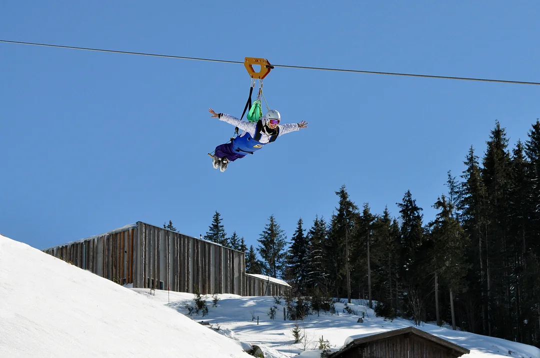 Flying Fox XXL Aktion über dem Skigebiet Leogang