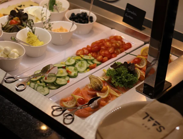 Frühstücksbuffet mit Lachs