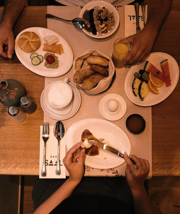 Frühstück mit Gästen