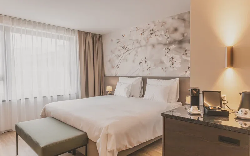 Doppelzimmer Classic mit komfortablem Doppelbett und eleganter Einrichtung